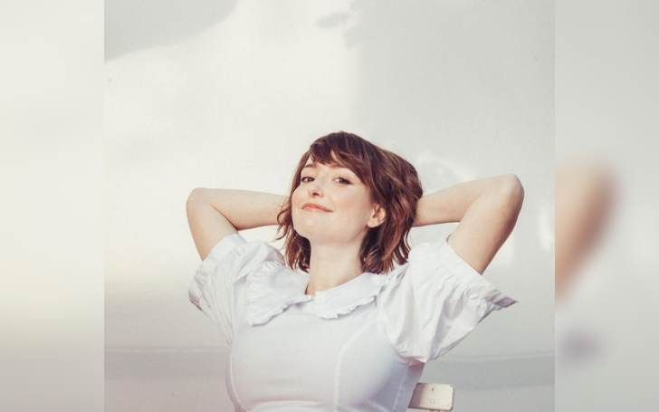 Who is Milana Vayntrub? Who is She Dating Currently?